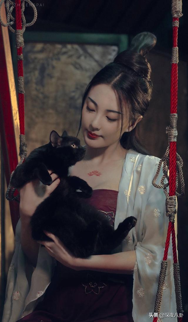 孟佳观众喜爱度第一:《乘风破浪的姐姐》中张含韵倒数第一是否，票数是否真实？