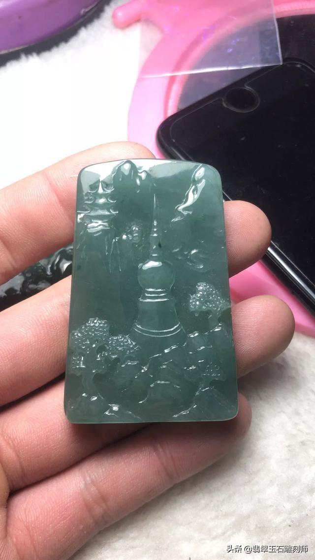 如何区分缅甸翡翠和危料,这个牌子是危料吗，雕工怎么样？