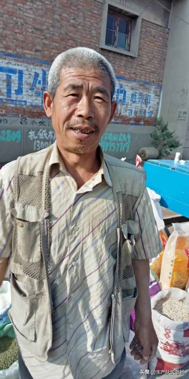 农村60岁的老年人,每月养老金在100元左右,他们是怎么生活?