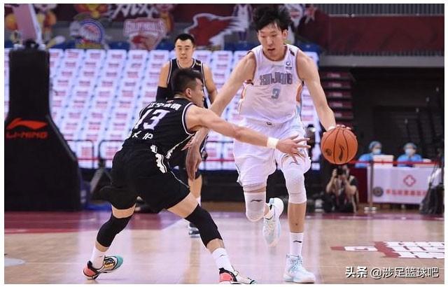 篮球即时比分:新疆主场大比分落后广东，出了什么问题