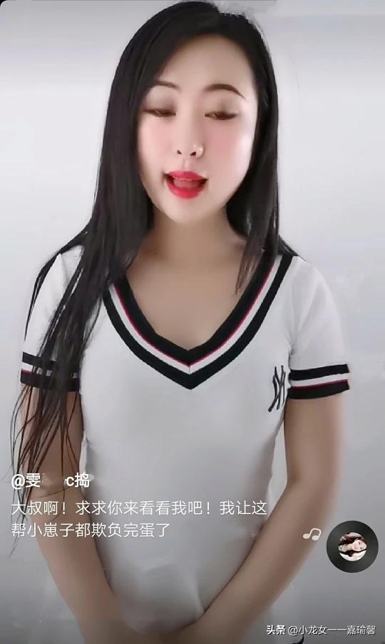 女人爱狗狗群视频:为什么大多单身女人都喜欢养大型犬？