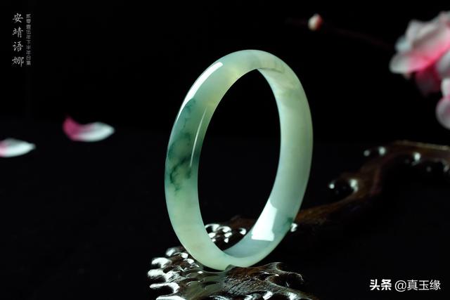 北京买玉手镯去哪里买,小白买翡翠镯子应该去哪？