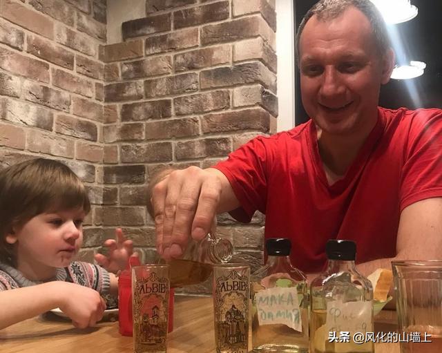 俄科蒙多尔犬雪地拍写真:芬兰历史上与俄罗斯的关系是怎样的？