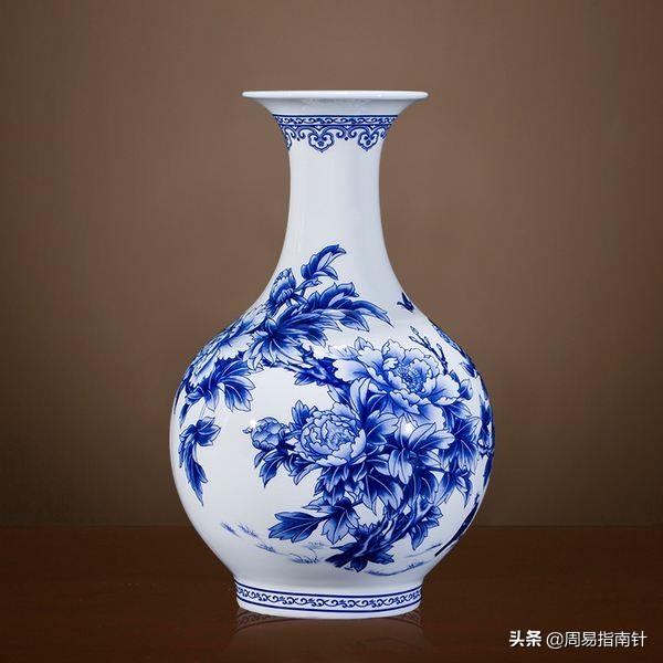 头条问答 天青色等烟雨 而我在等你 表达的是什么意思 尘缘杂谈的回答 0赞