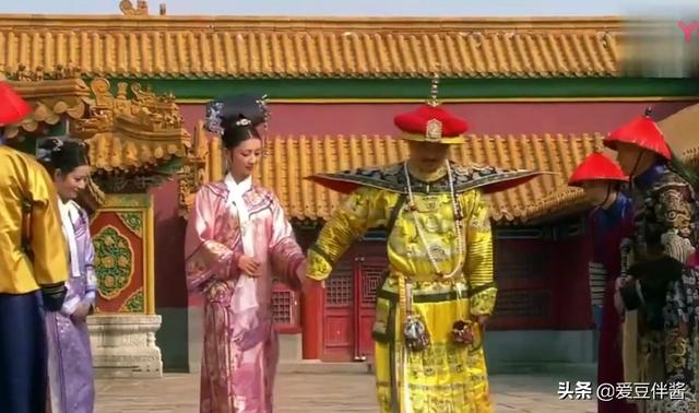 灰眉岩鹀叫:为什么退休后的女人都是大红大绿的，自己还觉得挺美？