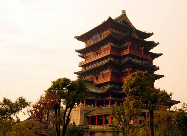 王勃《滕王阁》,是一首诗还是两首诗,是七律吗？