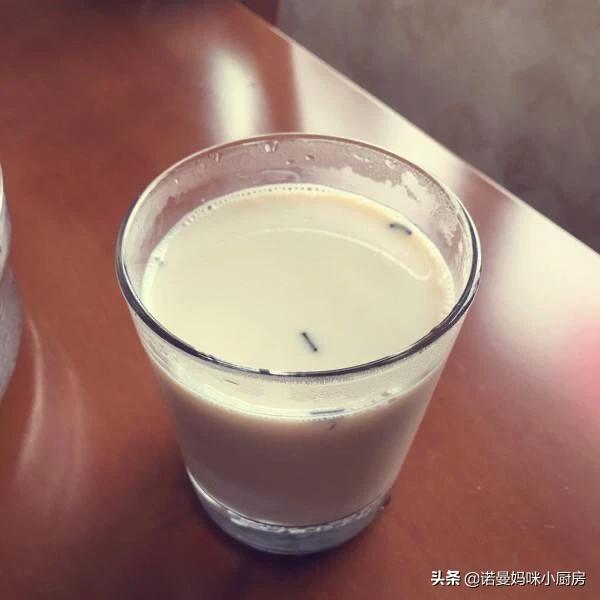 黄肚珍珠狗头:奶茶是那种加很多配料调出来的好喝，还是纯奶茶不加料好喝？