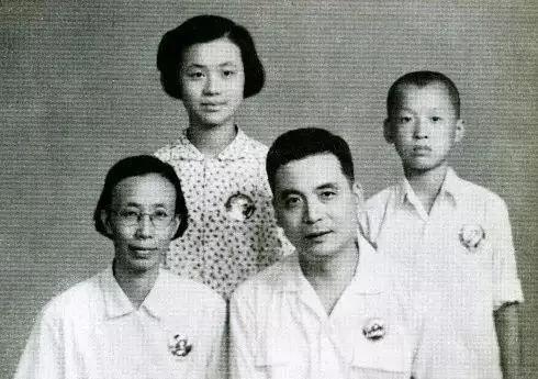 两弹一星功勋奖章:如果非要评选对两弹研制贡献最大的第一人，你觉得谁会更适合？