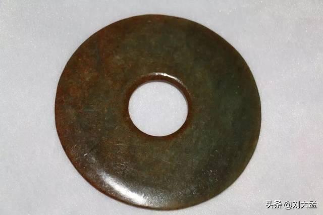 和田玉和和田碧玉一样吗,新疆和田玉青玉籽料值钱吗？