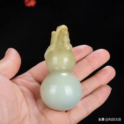 玉镯子什么时候不能带,中国人戴玉佩、玉镯子有什么讲究？