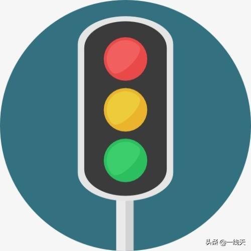 绿灯亮了我正常走了这时从后视镜发现其他车辆都没动咋回事