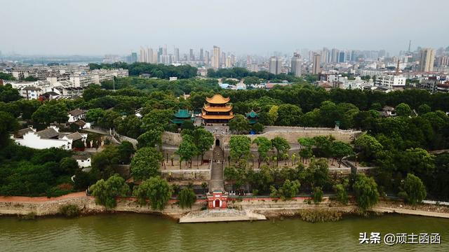 湖南凤凰古城和岳阳楼哪个更值得游玩？