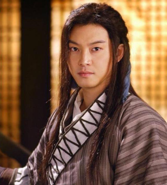 白展堂谁演的:为何《武林外传》中白展堂要睡在大堂里？甚至连张床都没有？