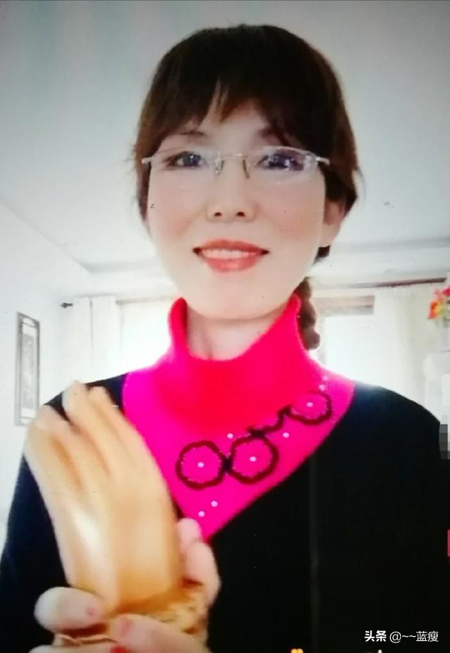 赵惟依暗黑照:这三张，哪张好点，手机拍的