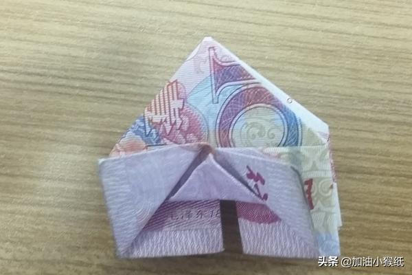百元折三角形图片