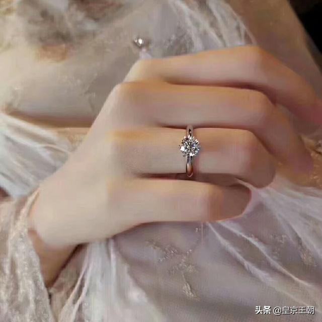 怎么选购钻石(钻戒选择)