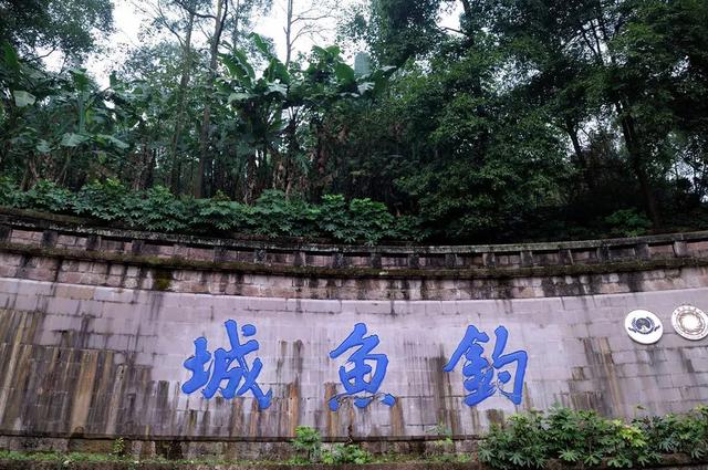 坚挺先生 angel:现在换成美元存起来还是直接存人民币哪个合算，安全高？