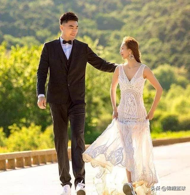 打球只是爱好，“二哥”李晓旭家里究竟多有钱？插图22