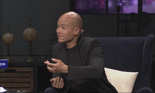 乐嘉自曝初夜:乐嘉回应“强吻谢娜”事件，曾因此事饱受争议，这是为了复出吗？