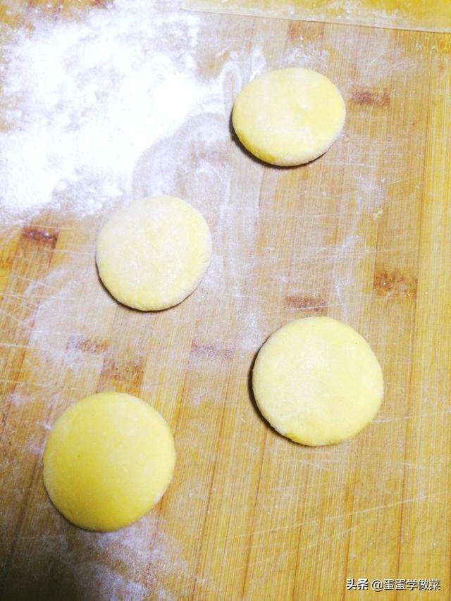 南瓜饼怎么做比油炸的健康，南瓜饼可以用玉米粉来做吗需要注意什么