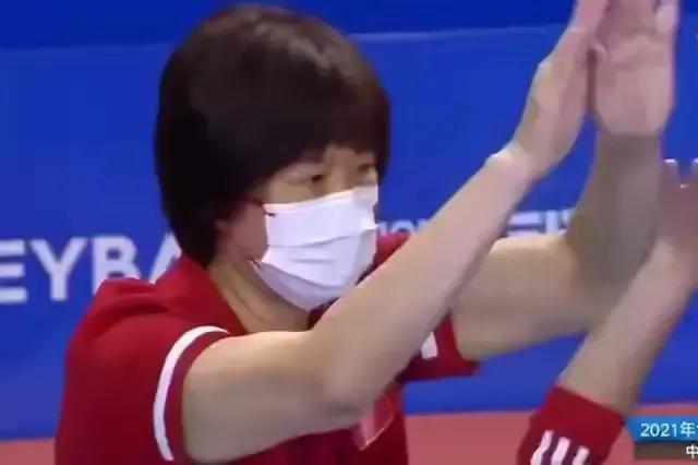 叶梦得:郎平和马赞蒂斗智斗勇，两人隔空闻见火药味，这一战谁赢了？