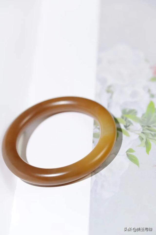 什么玉最养人,为什么说人养玉三年、玉养人十年？