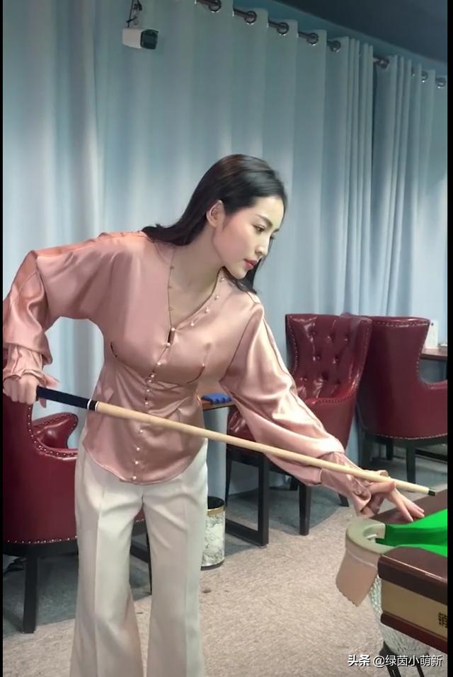 王佳瑶:美女台球裁判王钟瑶为何会爆红网络呢？