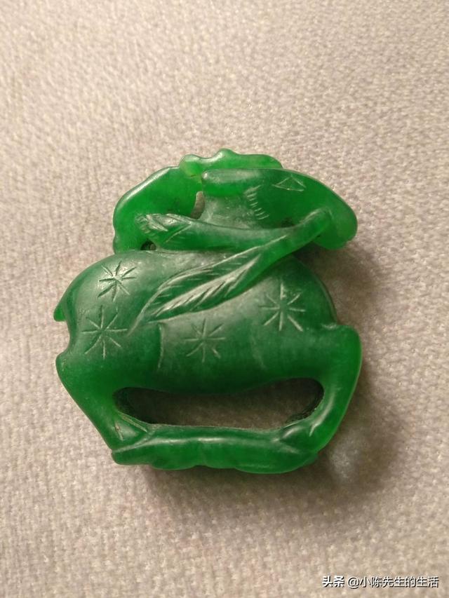 岫玉和翡翠哪个对身体好,为什么有些岫岩玉和玉髓比翡翠便宜、廉价？