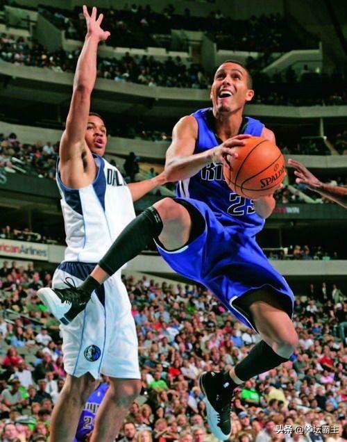 艾尔哈灵顿姚明:艾尔 哈灵顿 NBA中有实力却从未入选过全明星，你最先想到的球员是谁？