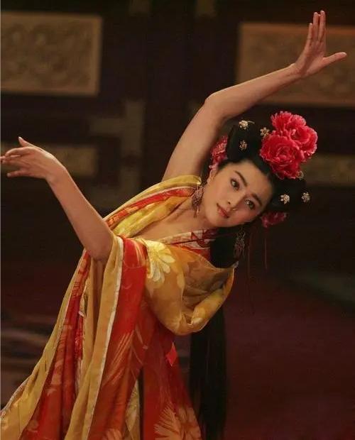 唐玄宗日夜独宠杨贵妃,盛宠11年之久,为何没有生下一个孩子?-头条问答