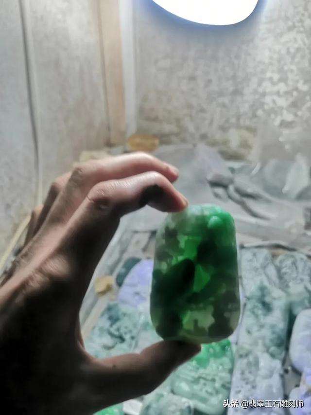 和田玉手镯70000元图片,在网上买了个六七百的手镯怎么觉得有点假？