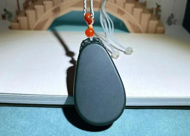 玉是什么做的,大型玉琮一般是用什么玉做的，怎么看？