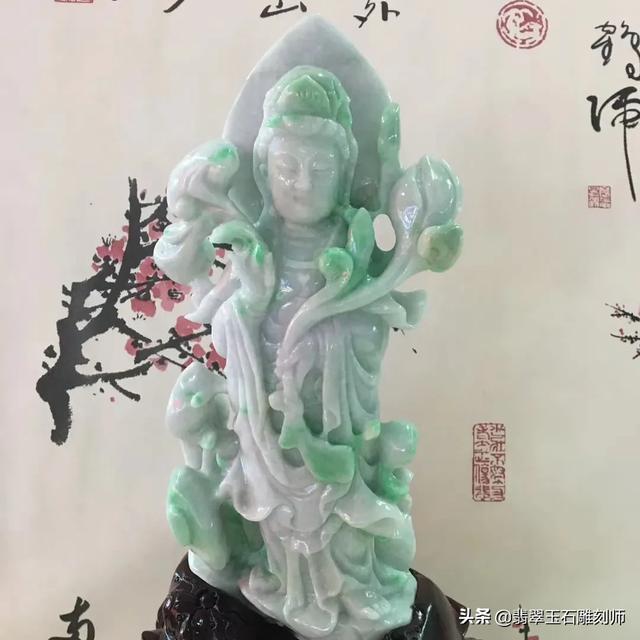 真翡翠有什么特点,鉴别翡翠玉器最的方法是什么？