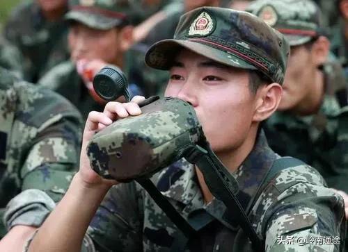 中国军队的义务兵服役时间只有2年,为何有些士兵会选择二次入伍？