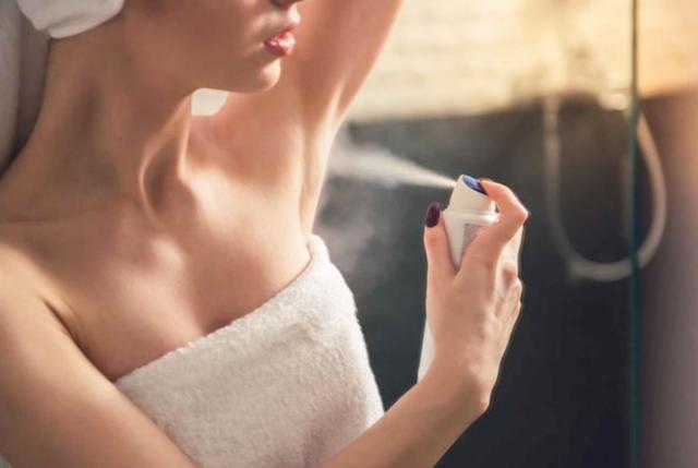 张梓琳腋下现疤痕:女朋友很漂亮也很有钱，但是身上一股怪味，闻到想吐，怎么办？