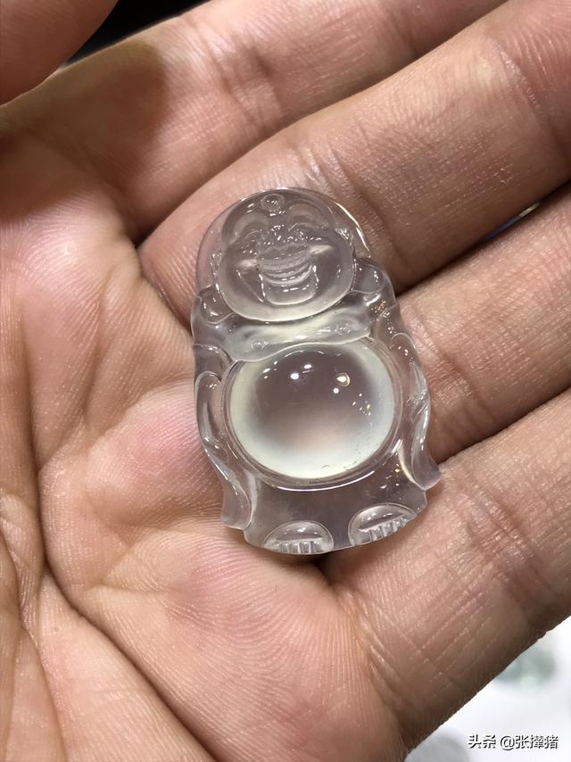 翡翠免费估价,朋友送的翡翠，请大神估个价？