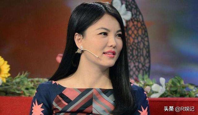 何炅喜欢李湘吗:李湘谢娜两位湖南卫视一姐现状怎么样，谁发展更好？