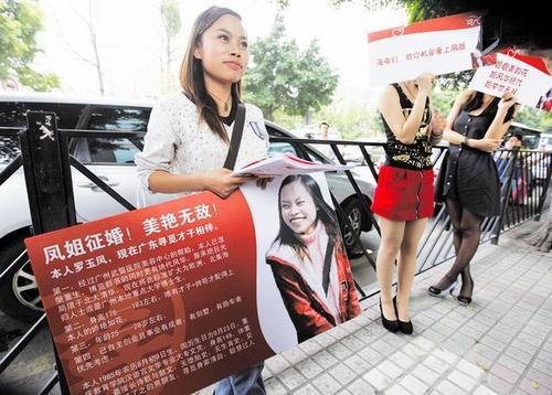 凤姐被遣返:最近为什么很少看到罗玉凤的消息？