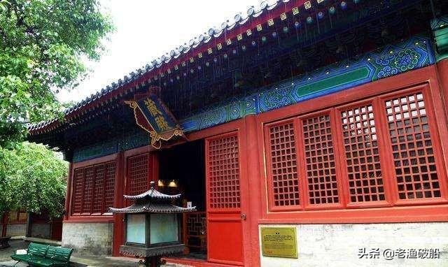 道士祠堂灵异事件:农村死人出殡，道士为何都要宰杀一只公鸡？