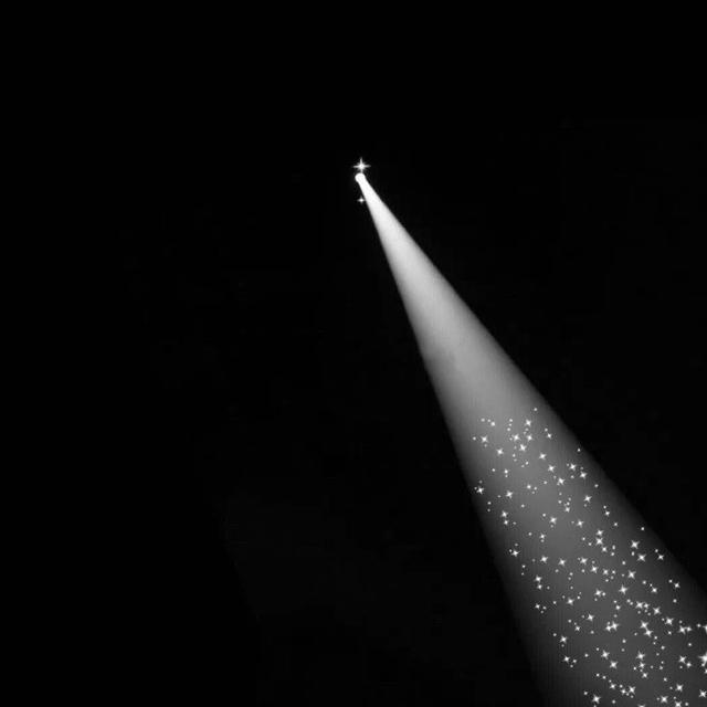 就好像你在茫茫的黑暗之中突然看到了一丝光明,猛然之间你就会发现,有