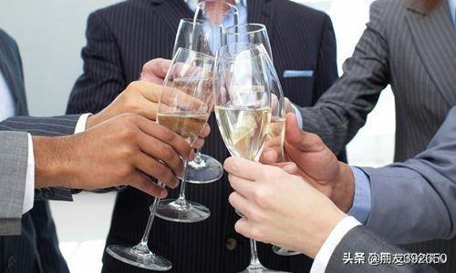 有些人每天晚上下班后总想喝点白酒，这样算不算是酗酒呢？你怎么看？插图14