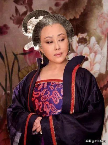 刘晓庆多大了:刘晓庆现身澳洲被路人拍到，63岁身材如何？