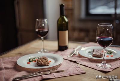 在家喝红酒的真实图片，自制的葡萄酒常年喝，有身体受益的吗？