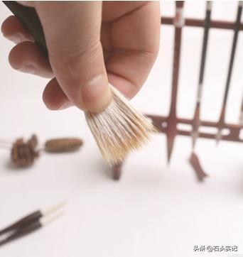 适合但自己的三个问题:孩子要写毛笔字，哪种毛笔适合三年级的<a href=https://maguai.com/list/68-0-0.html target=_blank class=infotextkey>学生</a>用？正姿毛笔有用吗？