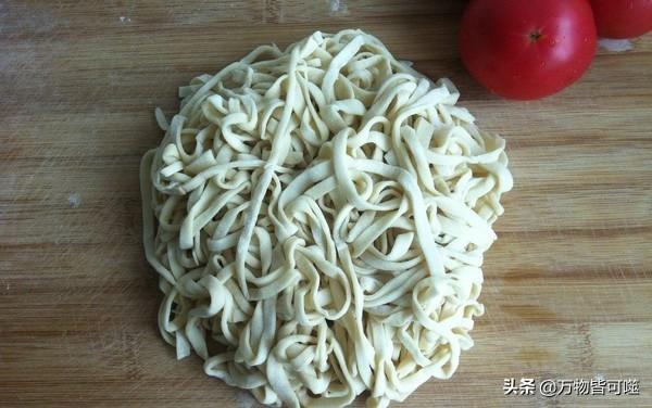 柳岩化身美厨娘:亲们，蜗居在家都制作出了哪些美食呢配图求分享，我也想尝尝