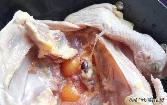 三黄鸡到底是土鸡还是肉鸡？为什么市场上卖的肉鸡也叫三黄鸡？