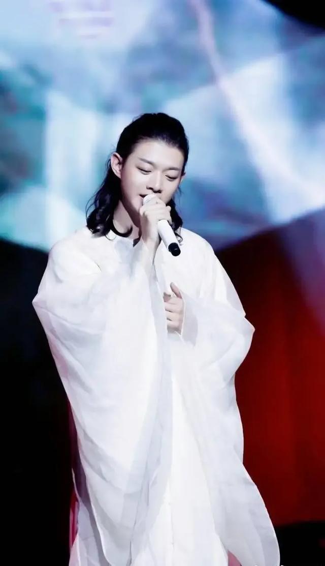 中网工委为什么点名霍尊？