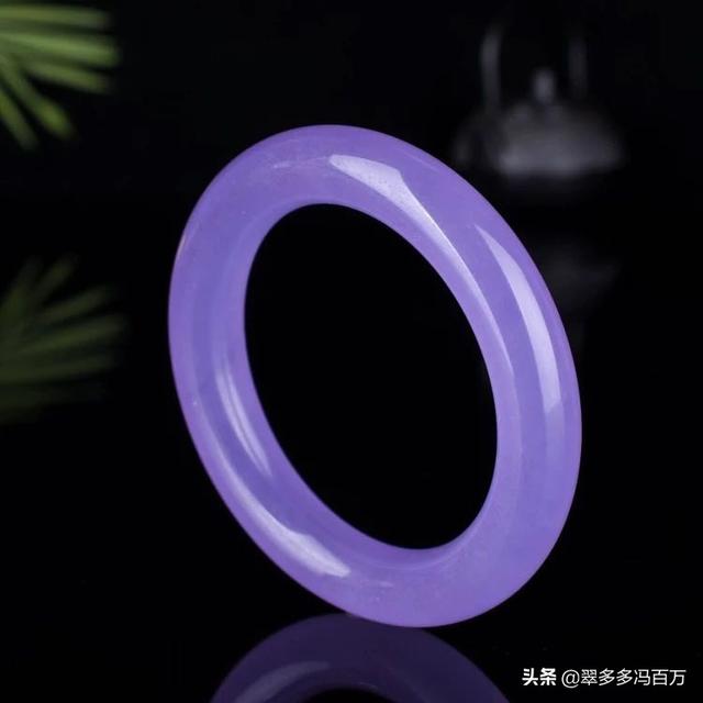 32种翡翠颜色等级排名,翡翠分几个级别，你买的翡翠级别高吗？