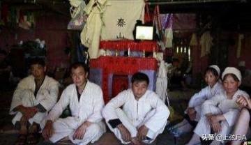 农村晚上守灵的灵异事件:人死后为什么要守夜？守夜都有啥禁忌？
