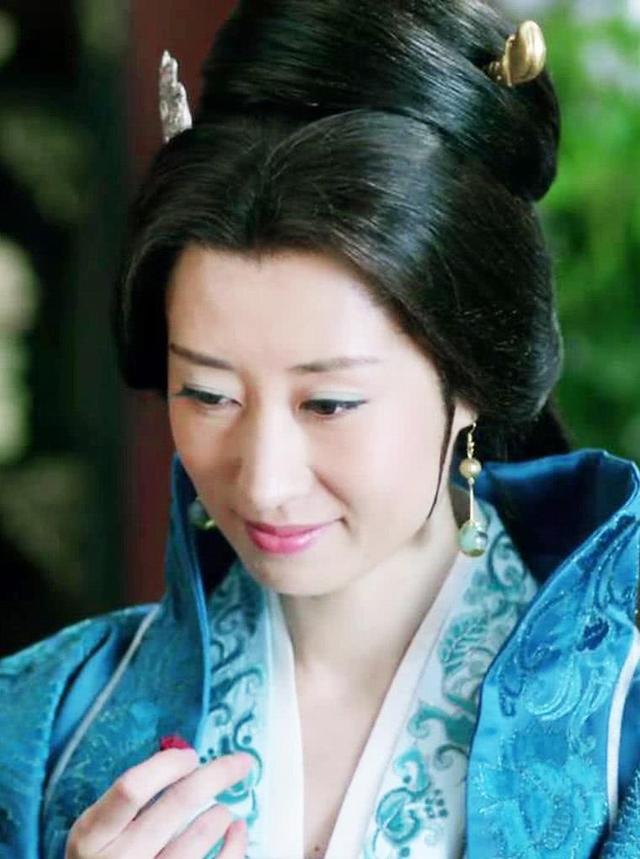 明楼扮演者:伪装者大哥扮演者叫什么东？